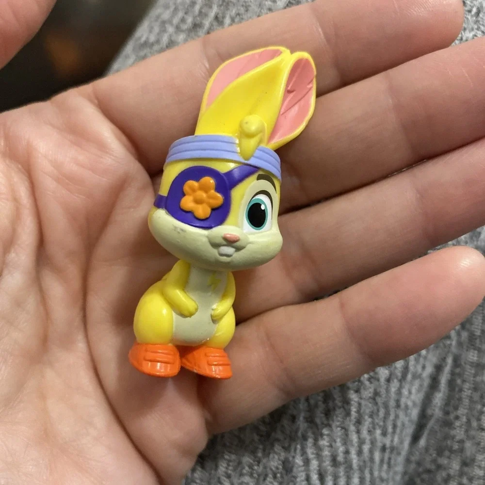 Vida the Vet ZIGZAG the BUNNY‎ Mini Vinyl Figure Cake Topper